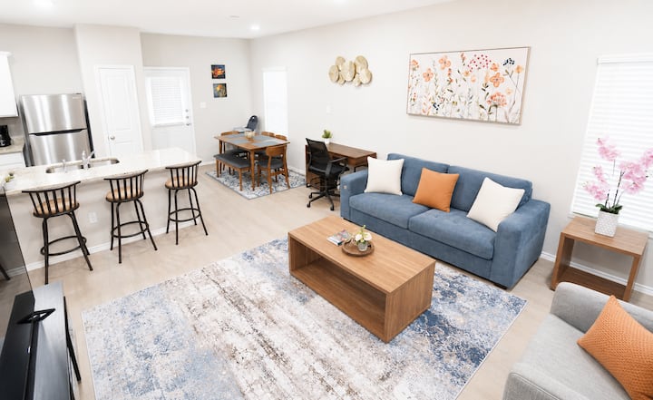 [Gs14] Central Location | 3 Kings | Fully Stocked - Universal City, TX