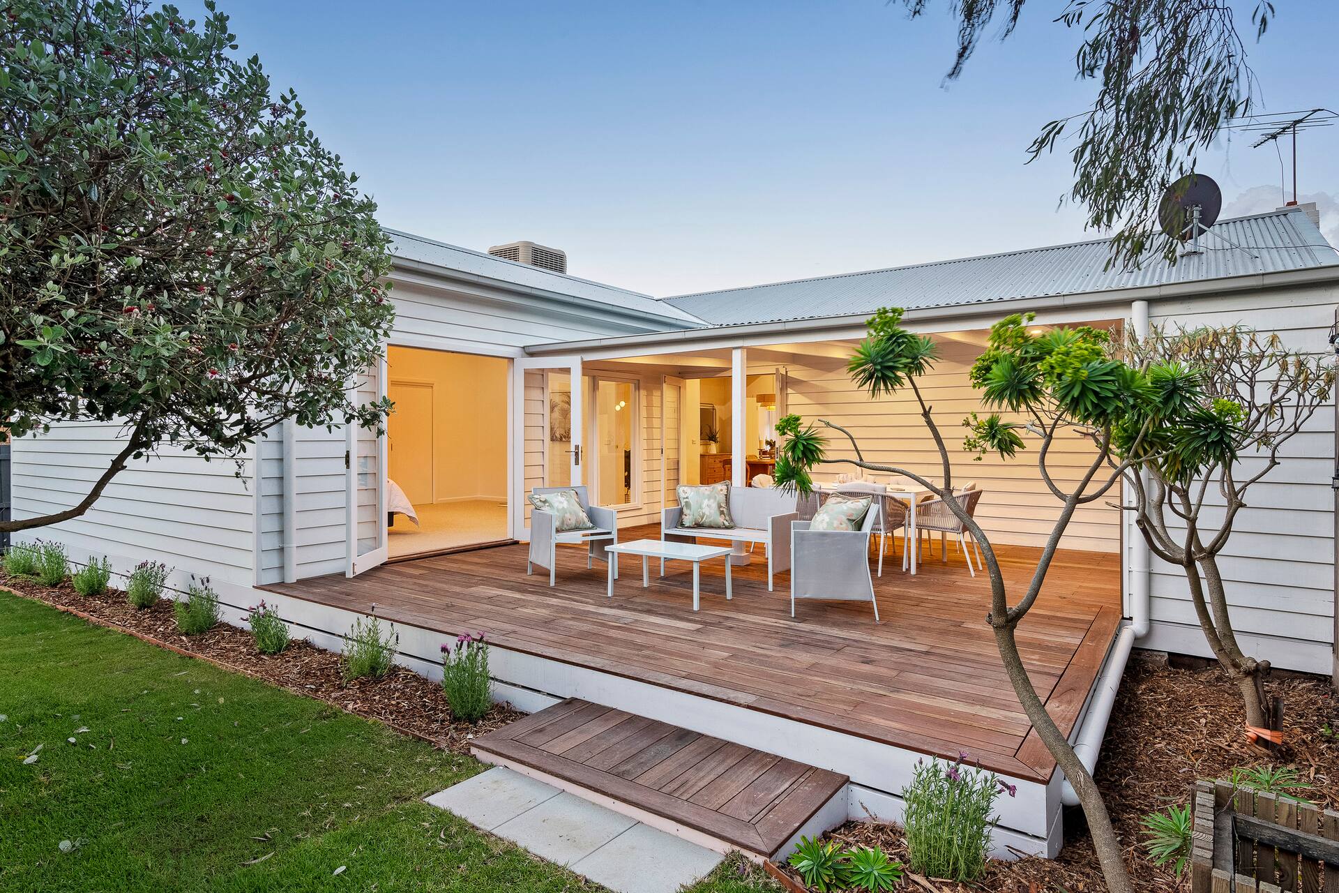 McCrae Beach House, walk to beach, pet friendly