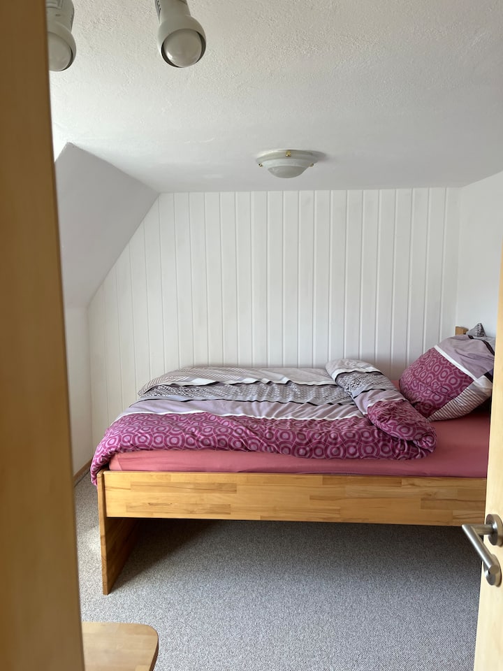 Gemütliche Dachgeschosswohnung In
S-bahn Nähe - Ebersberg
