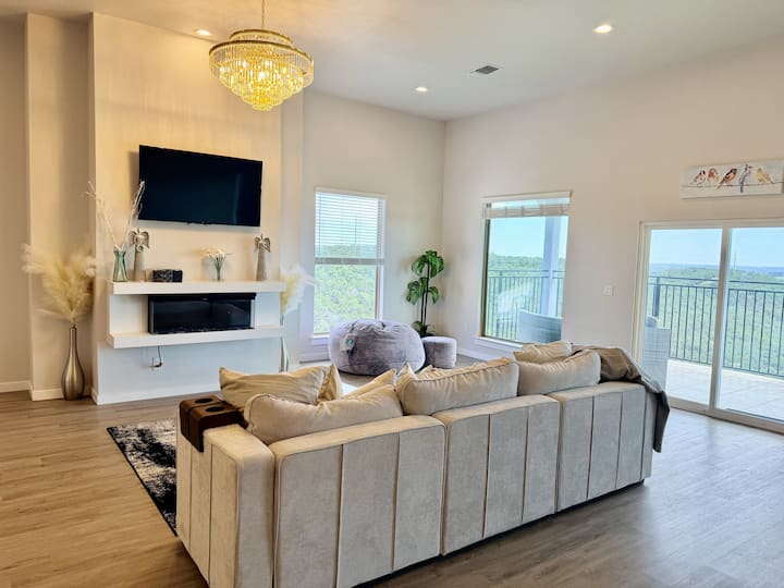 Panoramic Lake & Hill Country Views | Pet Friendly - Lake Travis, TX