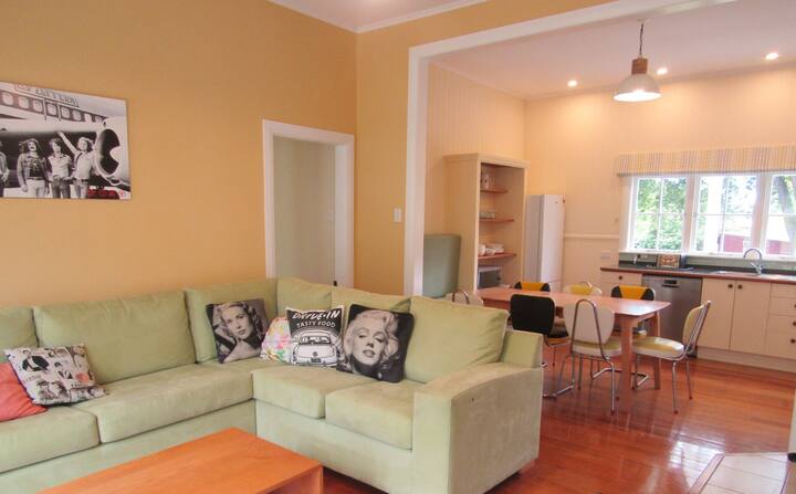 Poplar Cottage - Warm And Private, Nature Haven - Castlepoint