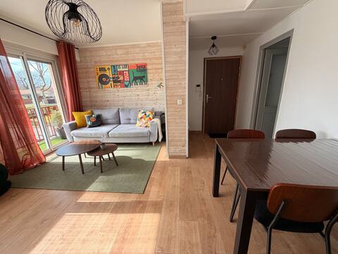 Popular Airbnb listing: Cosy 2-bedroom apartment • Betey Beach • Andernos in Andernos Les Bains