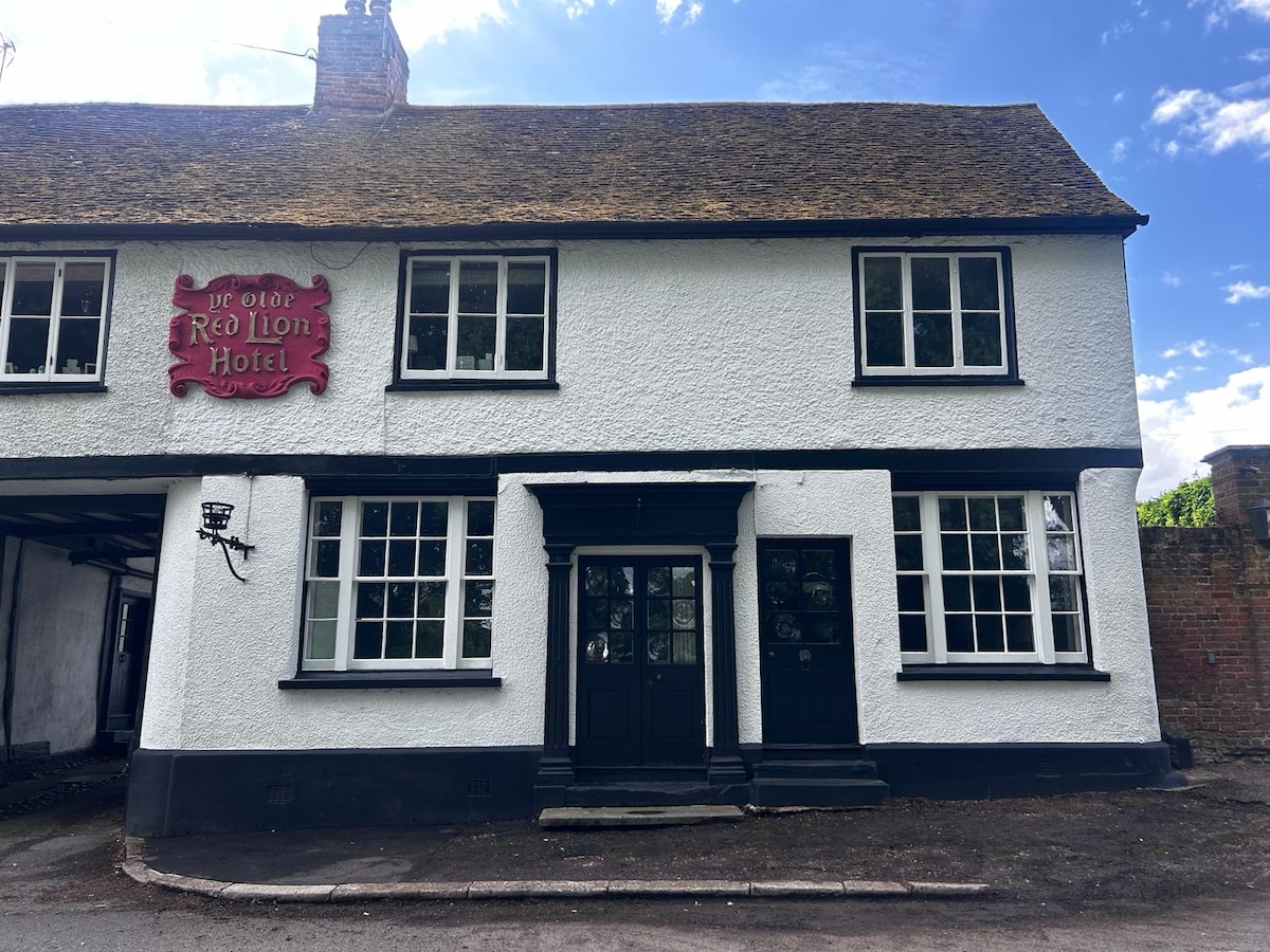 The Old Coach Room - In Historic Much Hadham - Takeley Street
