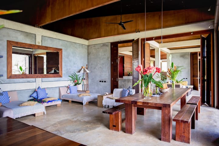 The Reef House | Sleeps 12 | Vanuatu - Port Vila