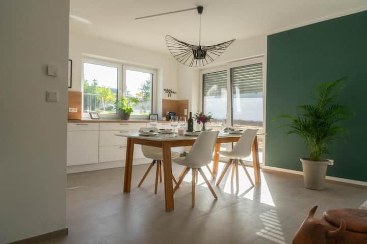 Heaven Homes: Apartment Für 5 | Terrasse & Parken - Paderborn