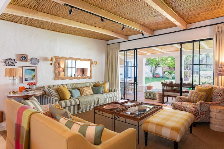 Stylish Coastal Retreat In The Heart Of Hermanus - Hermanus