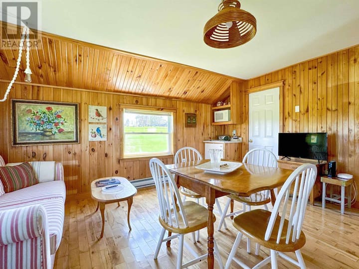 Coastal Trail Cottages - Lupin Cottage - Prince Edward Island