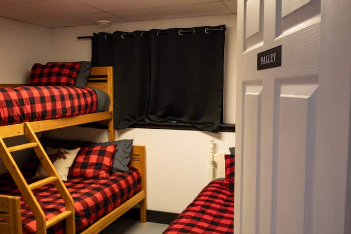 Valley 
2 single beds, 1 Double
Basement
