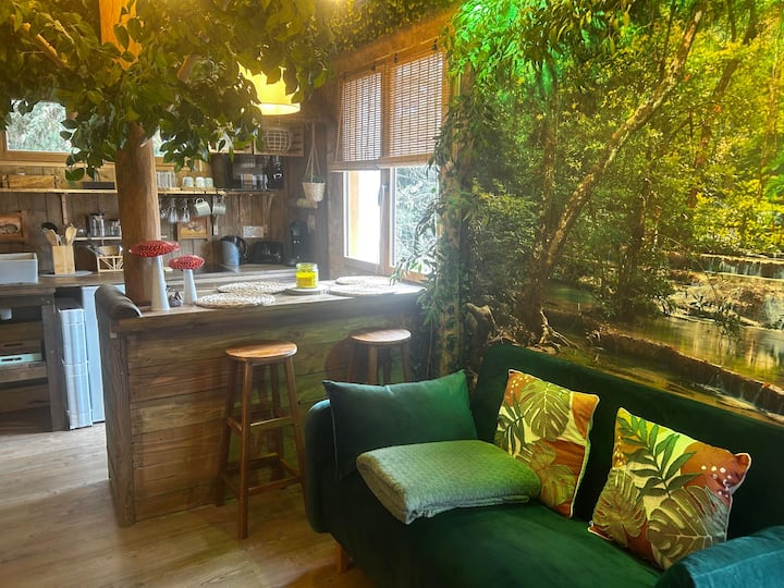 Les Chambres De Paulette à Thèmes - La Jungle Room - Sainte-Marie-la-Mer