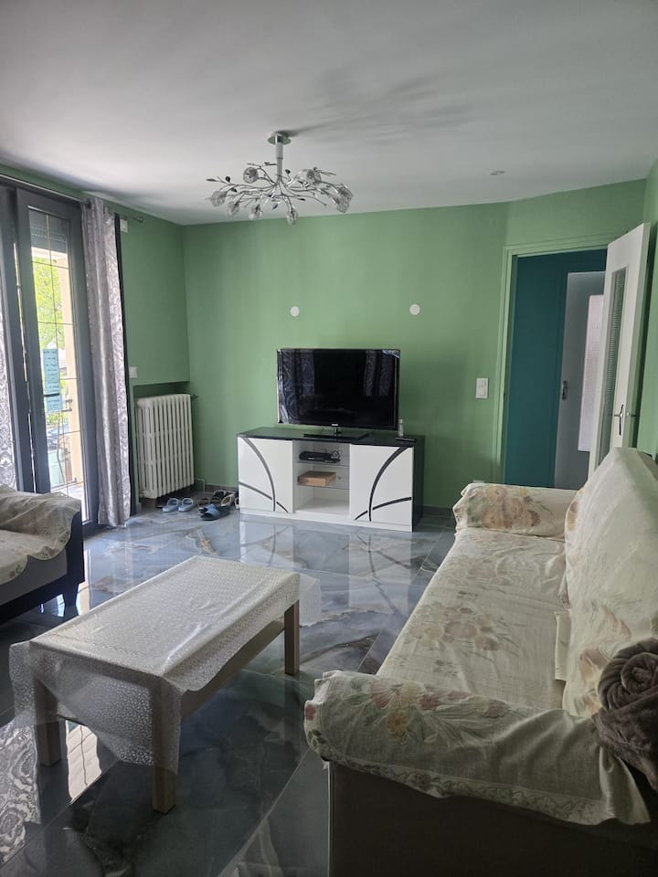 Full House - 25 Min To Paris / 20 To Cdg Airport - ibis budget Aeroport le Bourget Garonor