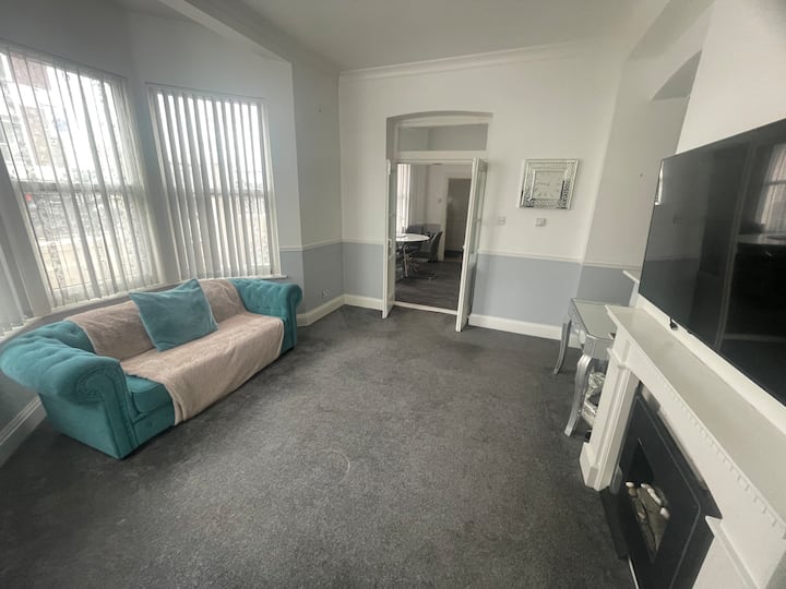 Seafront 3-bed Flat With Stunning Sea Views - Southend-on-Sea