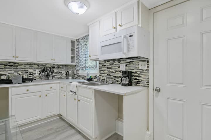 2-beds Studio I Crib I Kitchenette & Dining Area - Fayetteville, NC