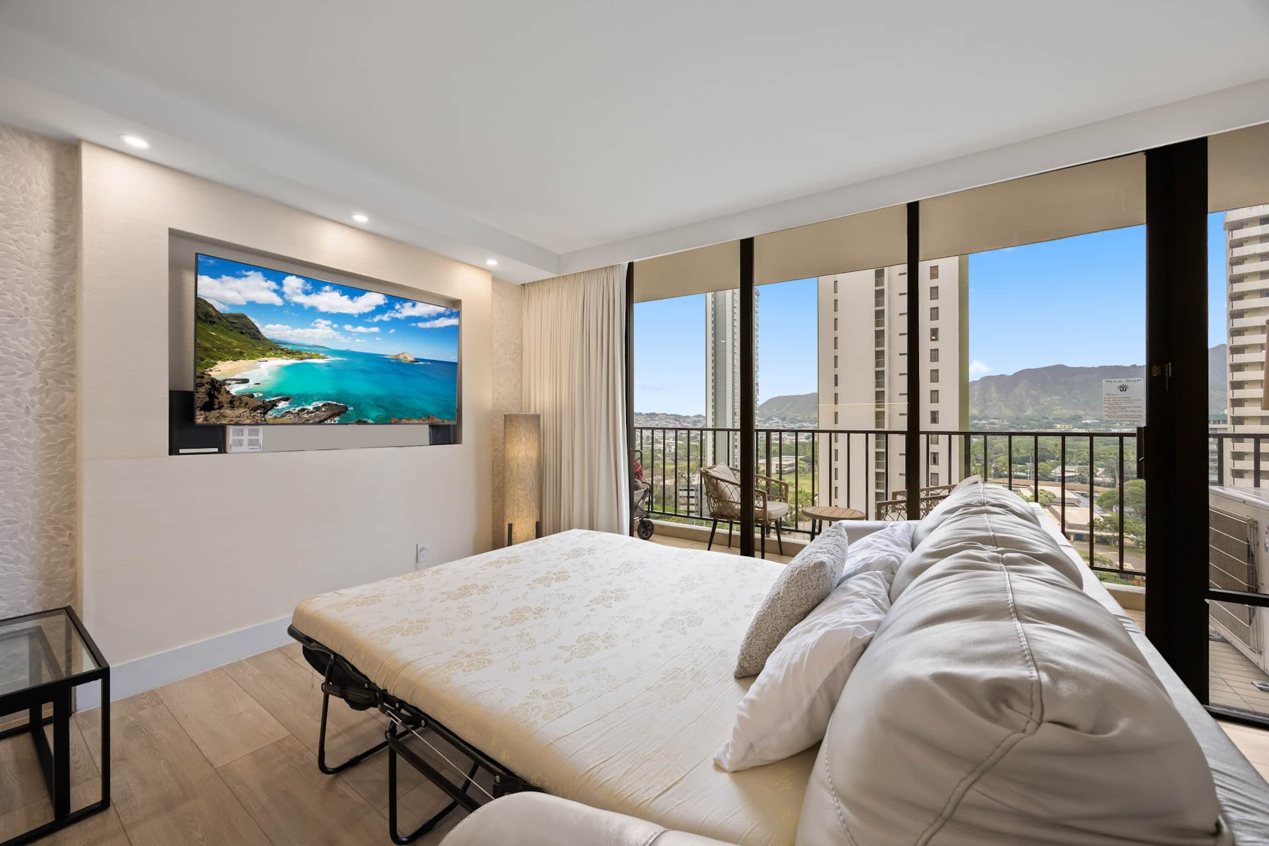 Renovated Waikiki Banyan 1BR | Diamond Head View - Image 10