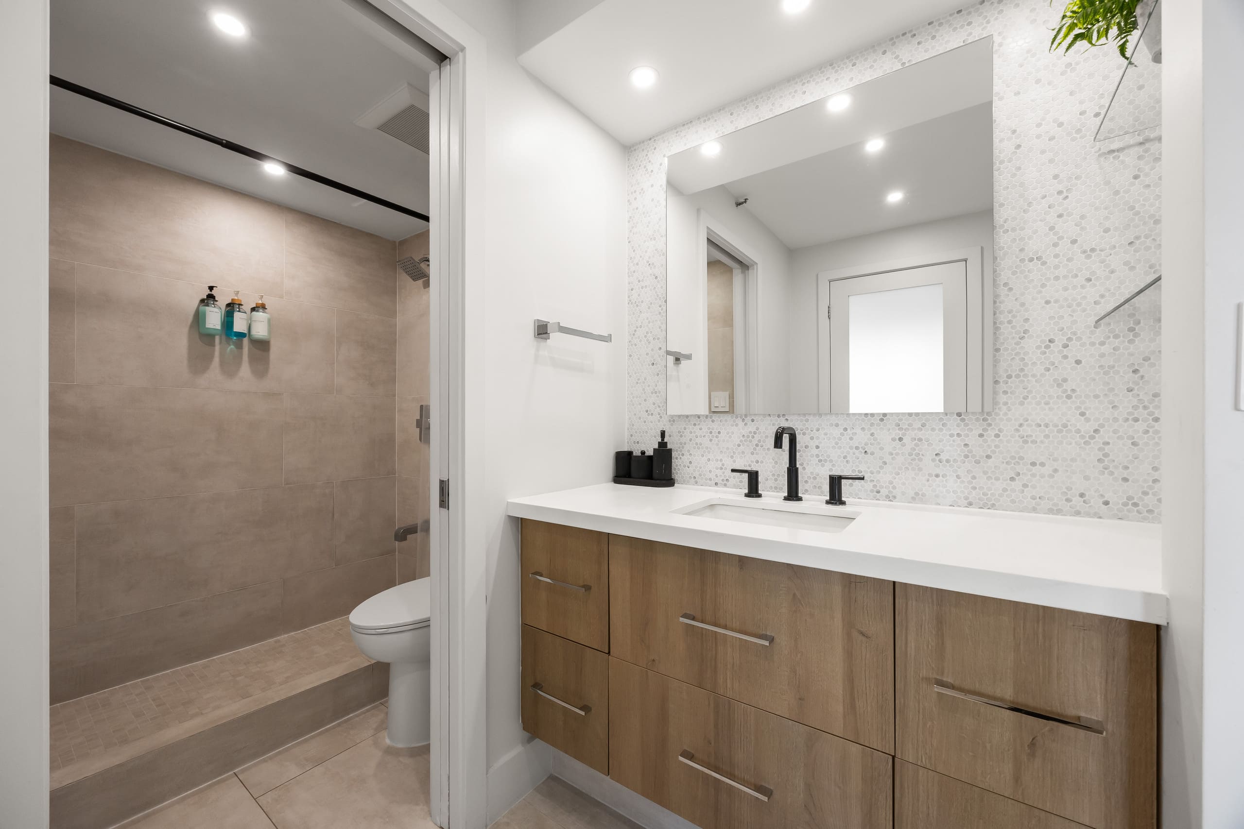 Renovated Waikiki Banyan 1BR | Diamond Head View - Image 34