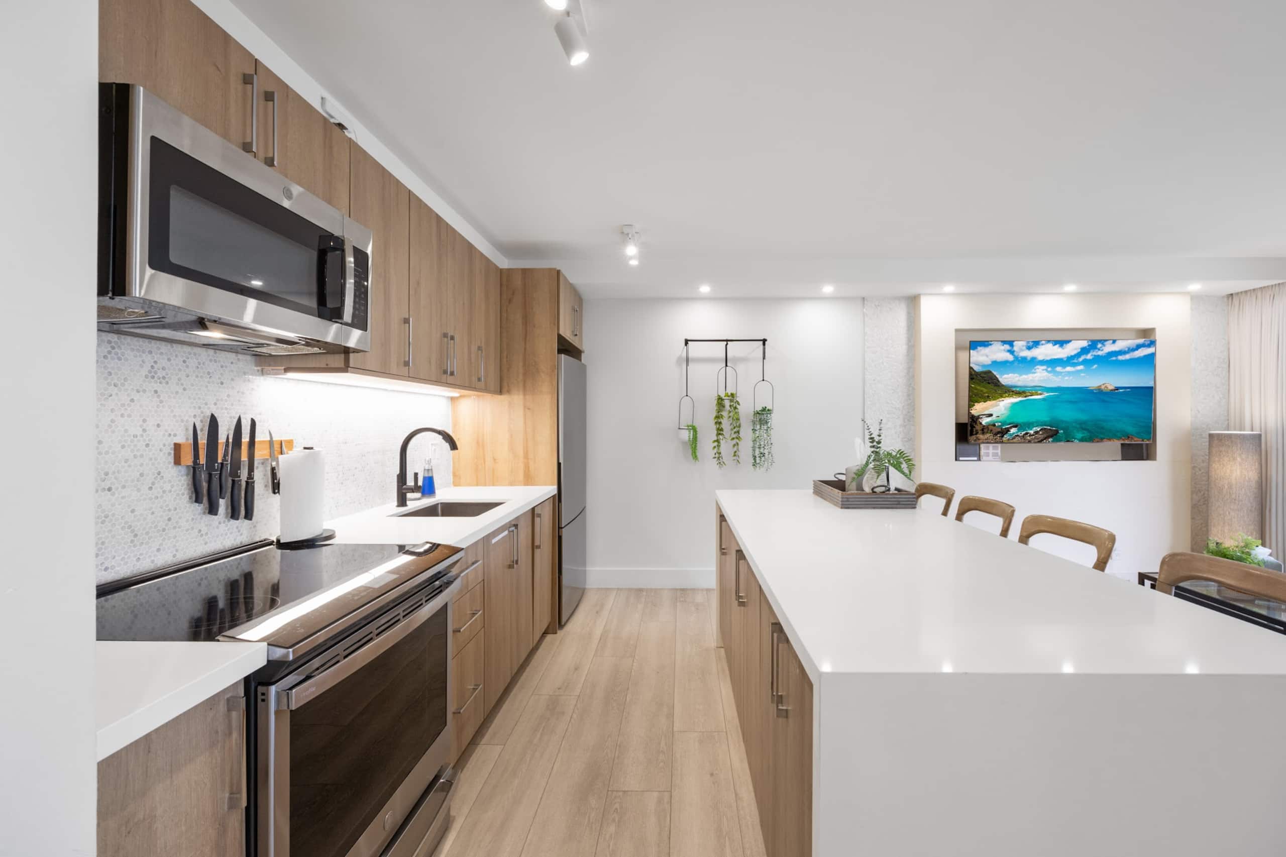 Renovated Waikiki Banyan 1BR | Diamond Head View - Image 16
