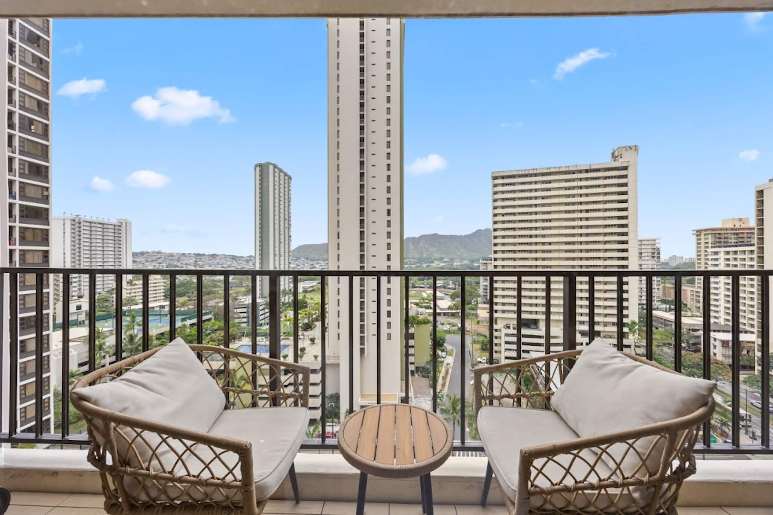Renovated Waikiki Banyan 1BR | Diamond Head View - Image 35