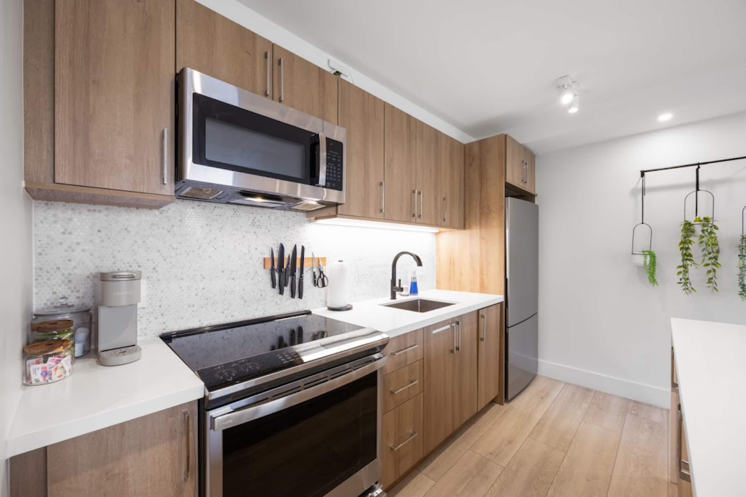 Renovated Waikiki Banyan 1BR | Diamond Head View - Image 24
