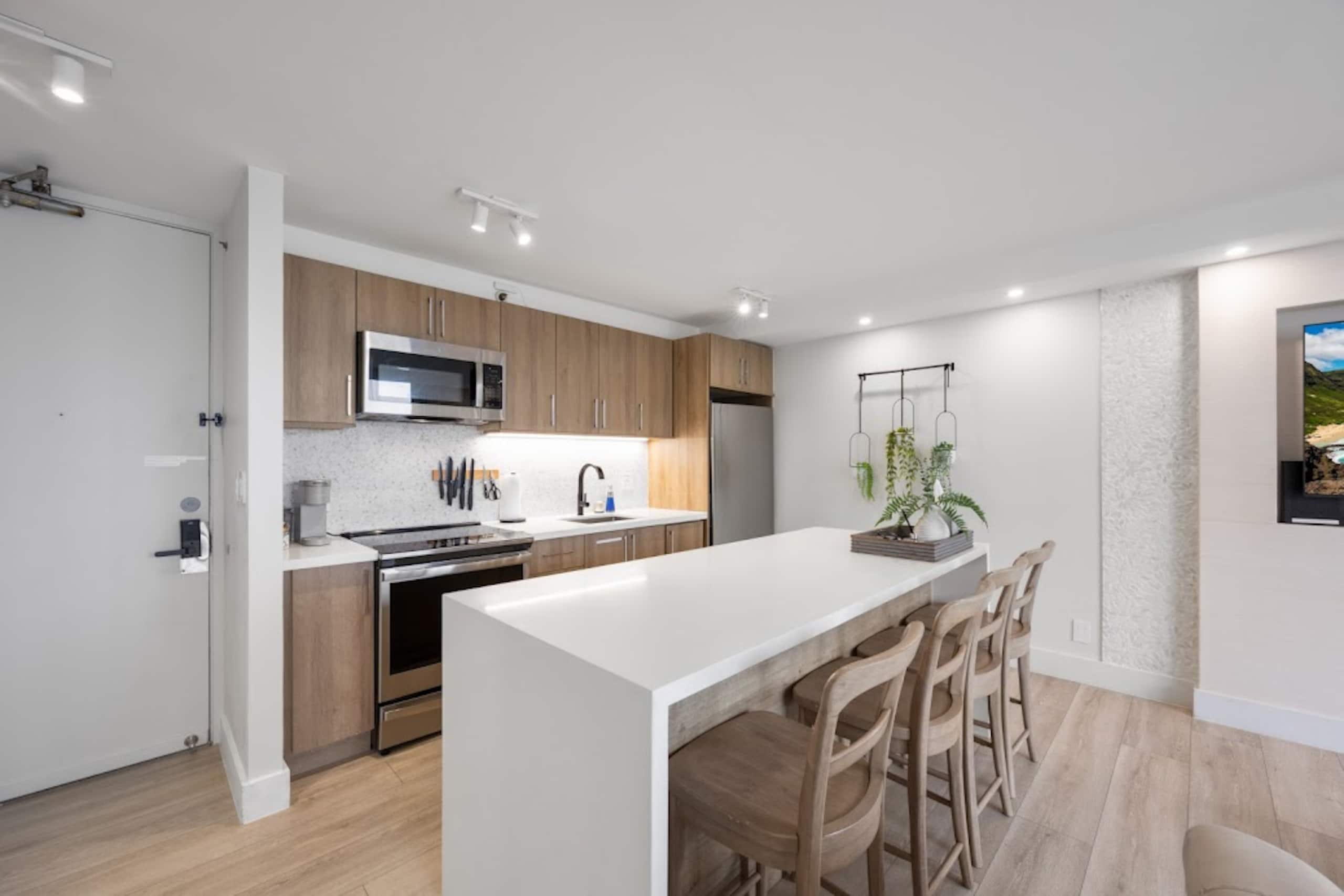 Renovated Waikiki Banyan 1BR | Diamond Head View - Image 22