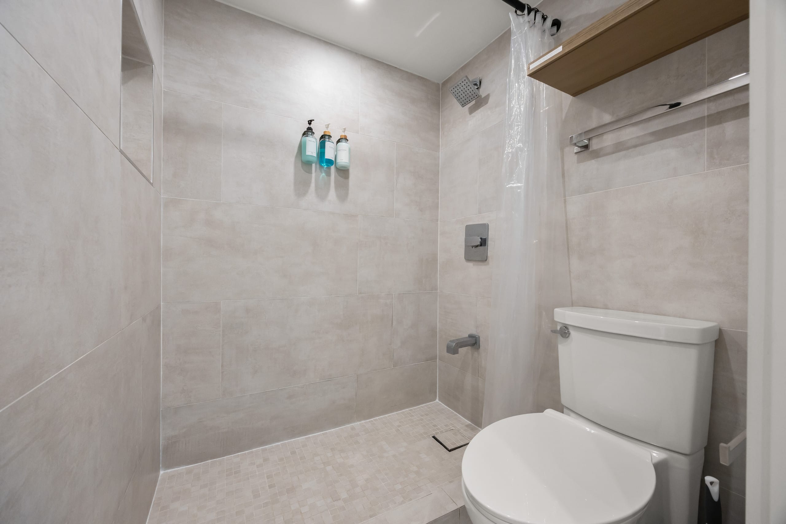 Renovated Waikiki Banyan 1BR | Diamond Head View - Image 32