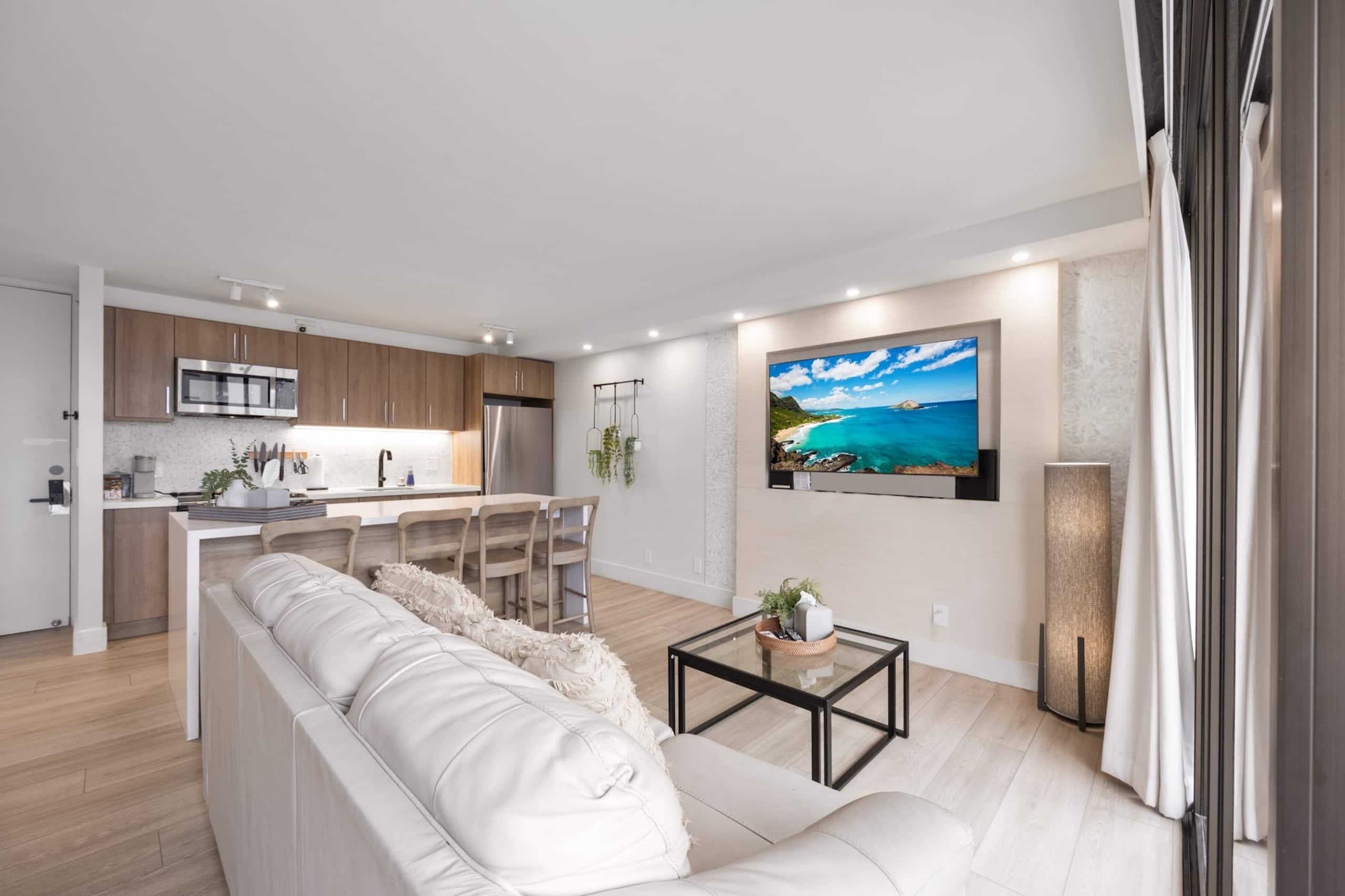 Renovated Waikiki Banyan 1BR | Diamond Head View - Image 5