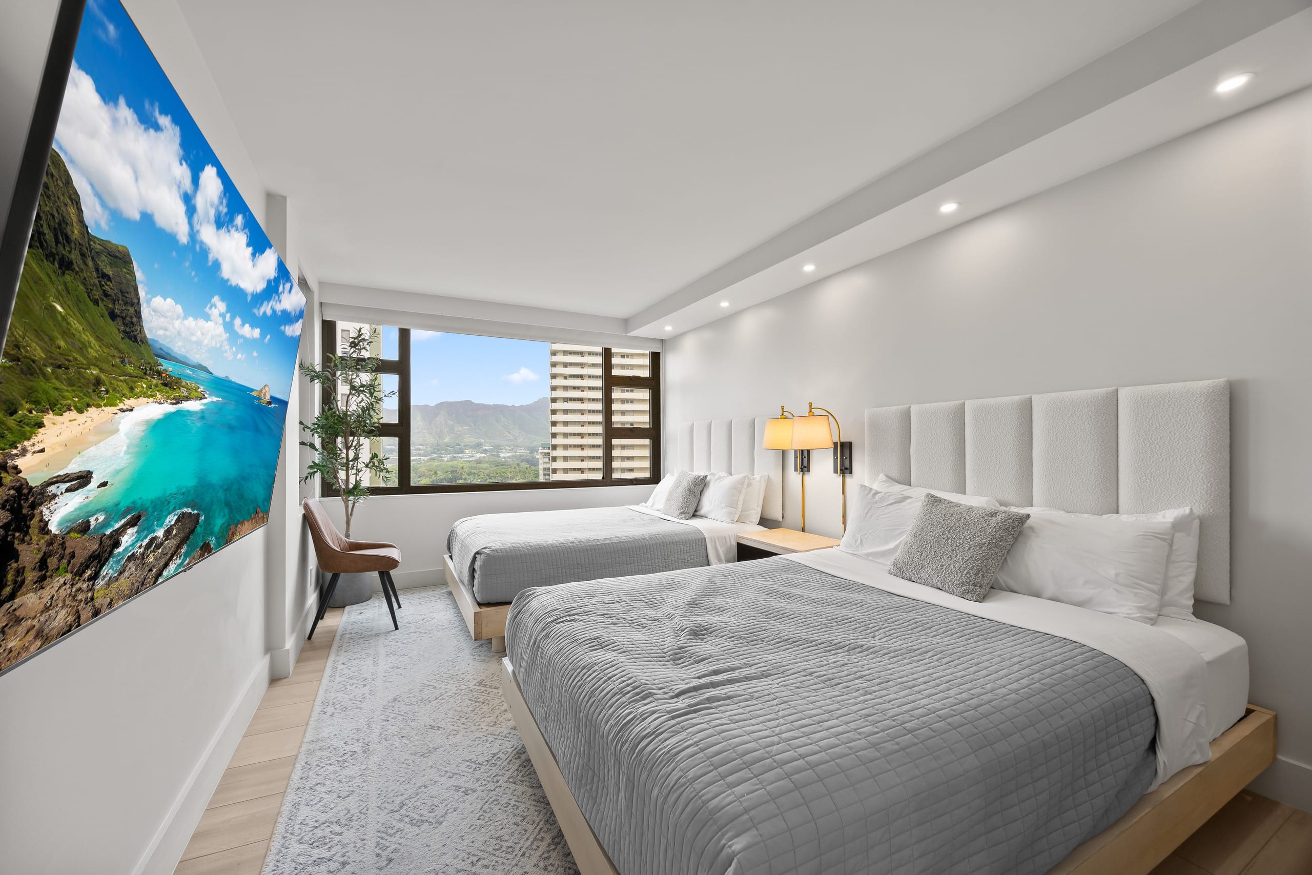 Renovated Waikiki Banyan 1BR | Diamond Head View - Image 1