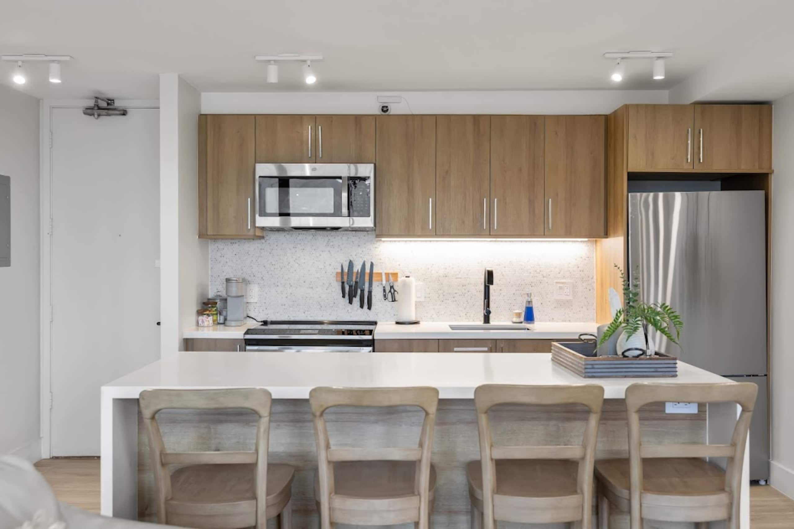 Renovated Waikiki Banyan 1BR | Diamond Head View - Image 23