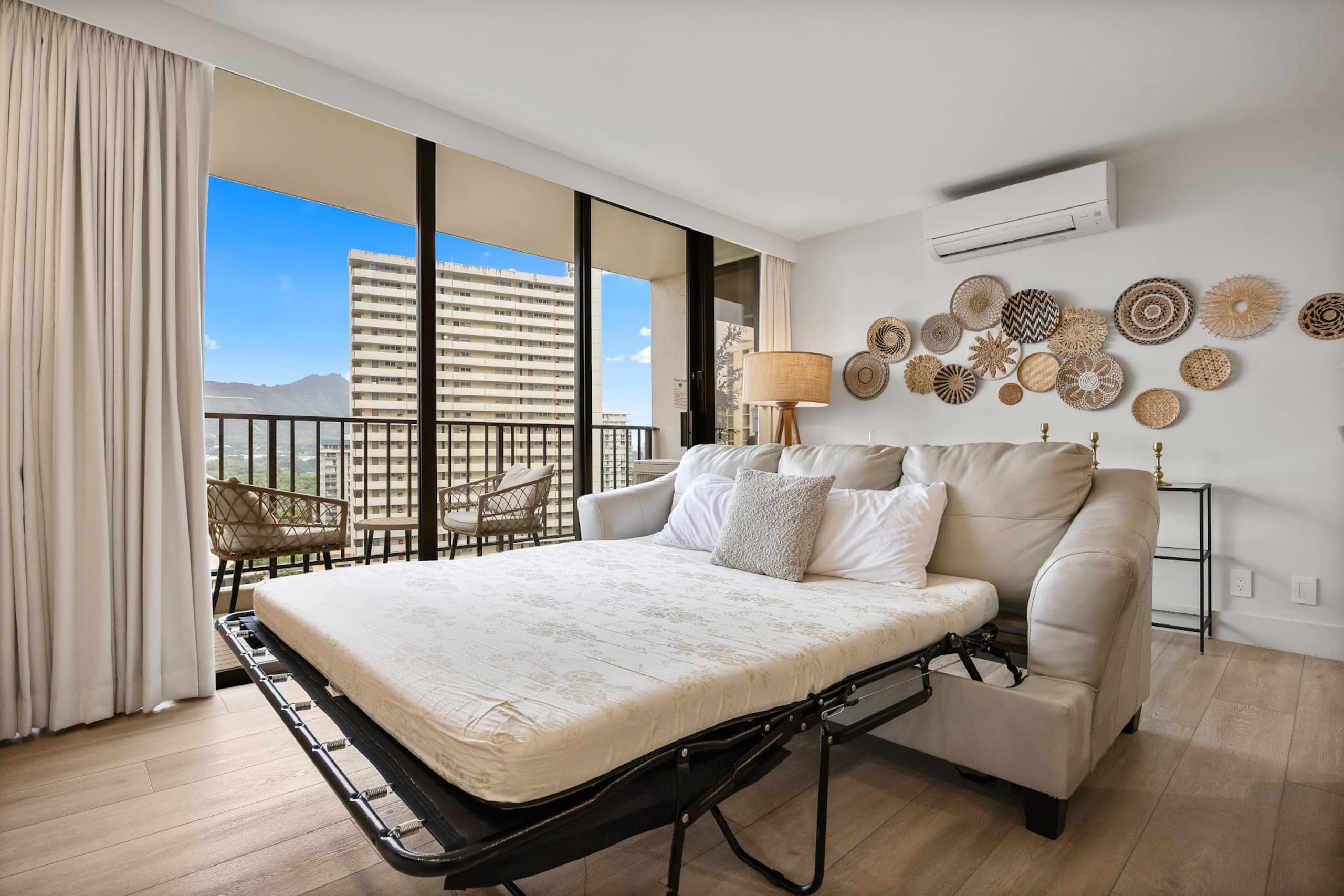 Renovated Waikiki Banyan 1BR | Diamond Head View - Image 9