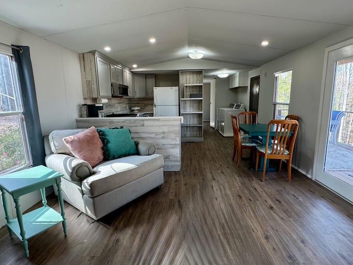 Tin Can Bertha On Lake Hartwell W/ Dock! - Pendleton, SC