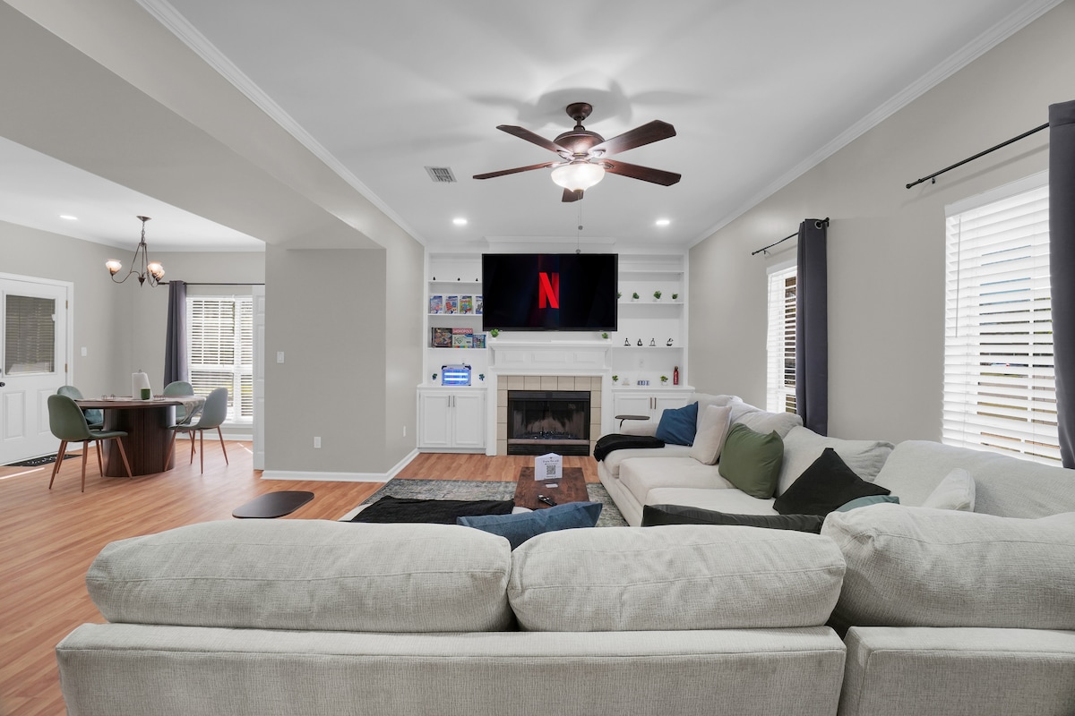 Popular Airbnb listing: 4BR | 2 King Bed | Grill | 1gb Wi-Fi | Smart TVs in Montgomery