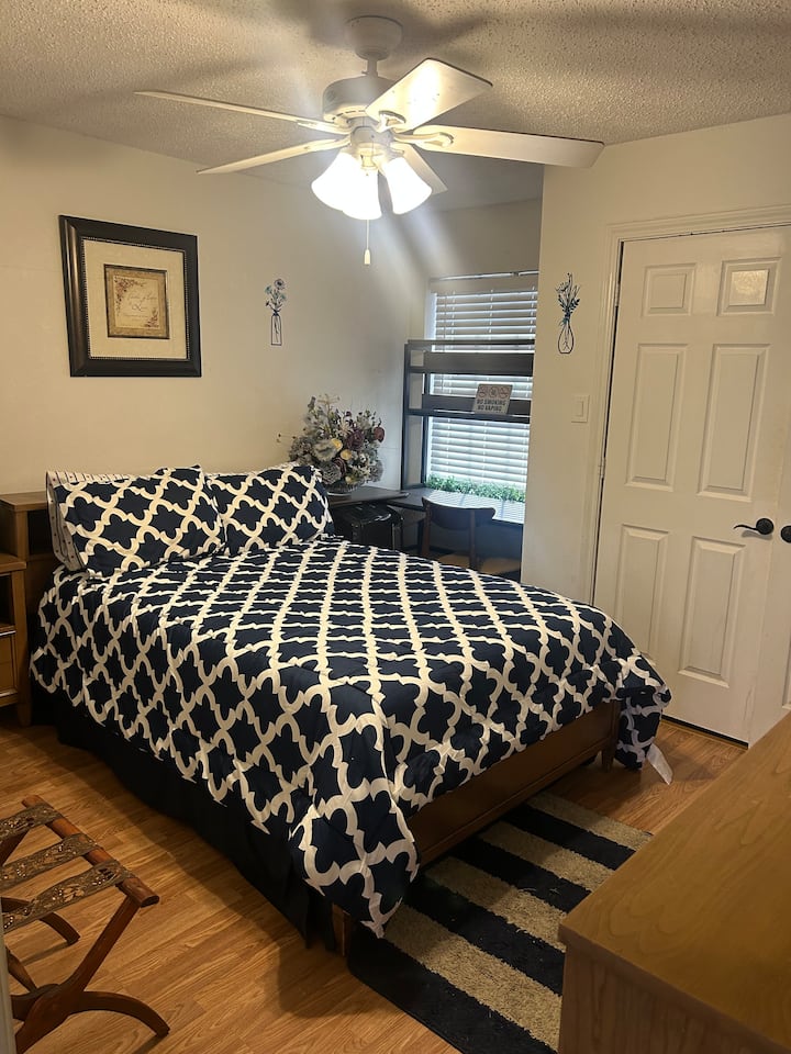 Midcities Haven With Private Bathroom - Bedford, TX