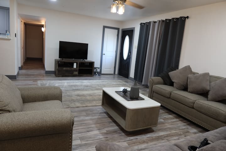 4br Home | 10 Min To At&t - Grand Prairie