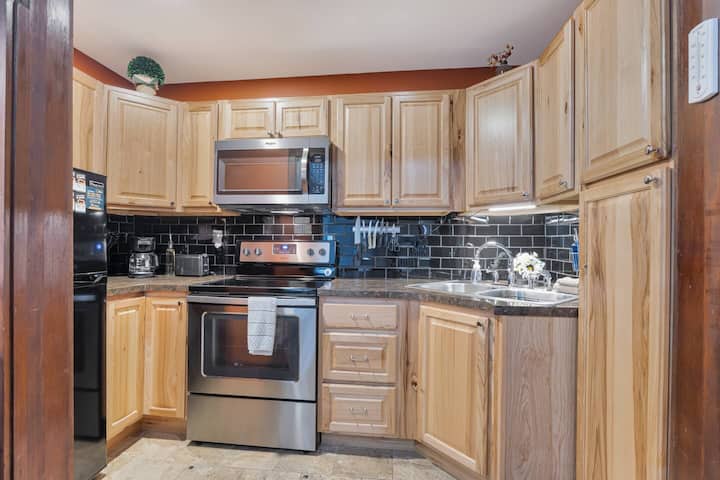 3 - The Ledger: Downtown Retreat, Studio Apartment - Two Harbors, MN
