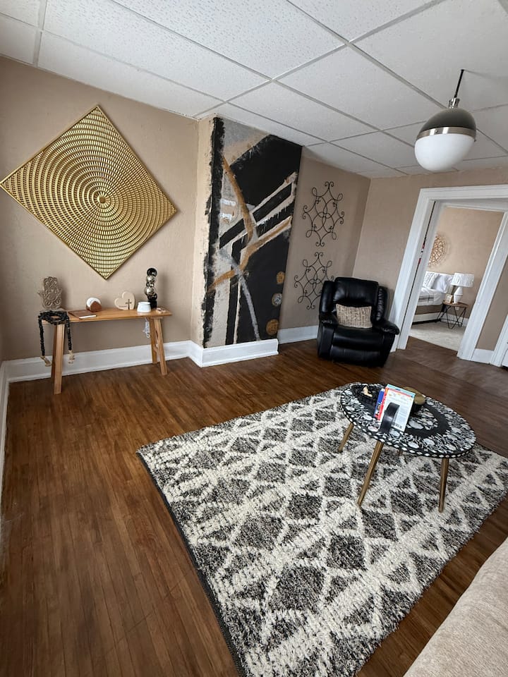 An Inviting Home Nestled In The Heart Of Toledo. - Toledo, OH