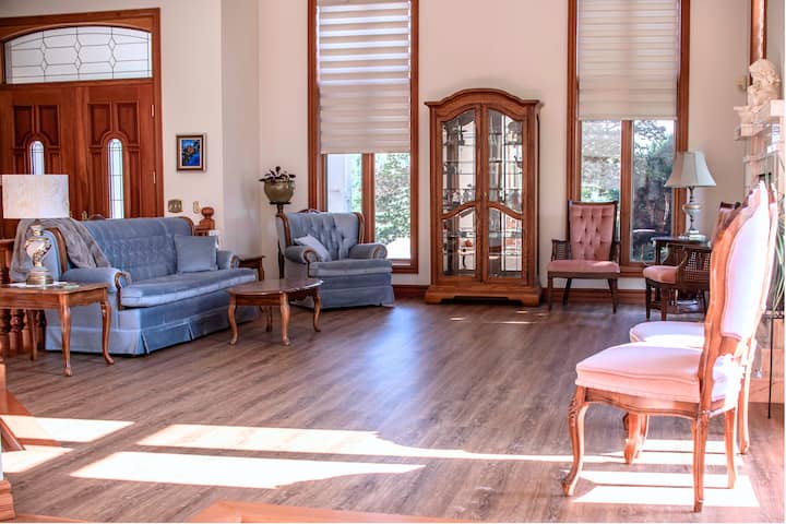Private Estate Family Suite | 48 Acres Wine Region - Lakeshore