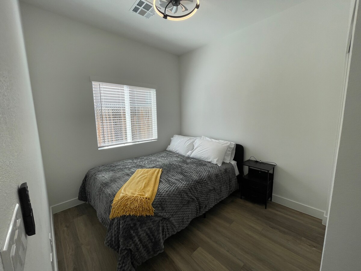 83 2 Brand new to Airbnb, New Construction/DT LV
