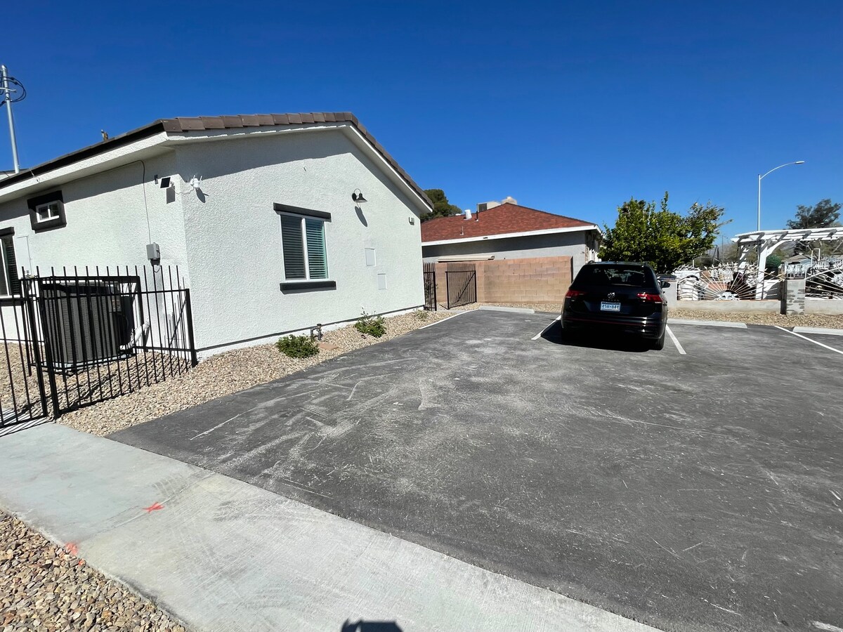 83 2 Brand new to Airbnb, New Construction/DT LV