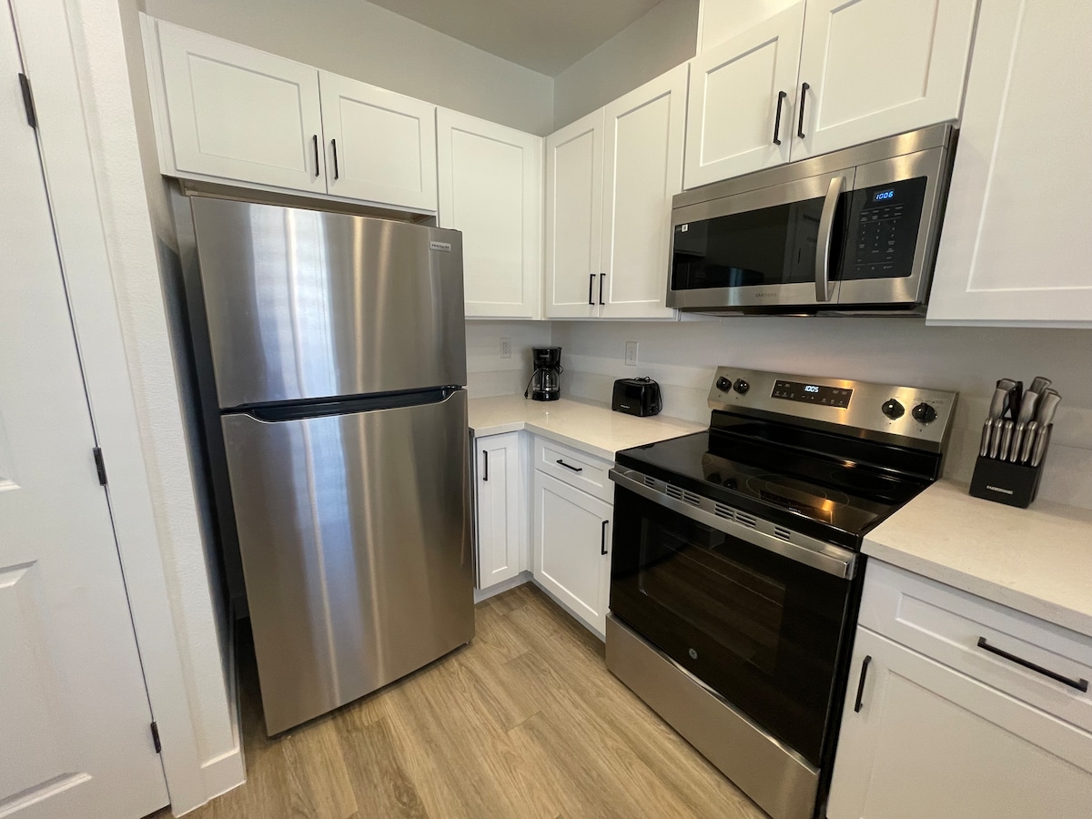83 2 Brand new to Airbnb, New Construction/DT LV