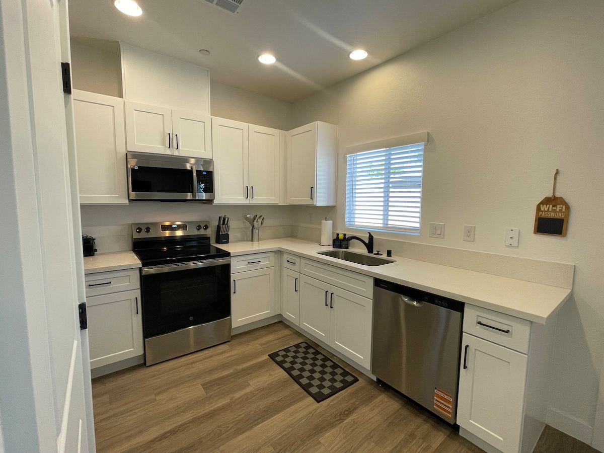 83 2 Brand new to Airbnb, New Construction/DT LV