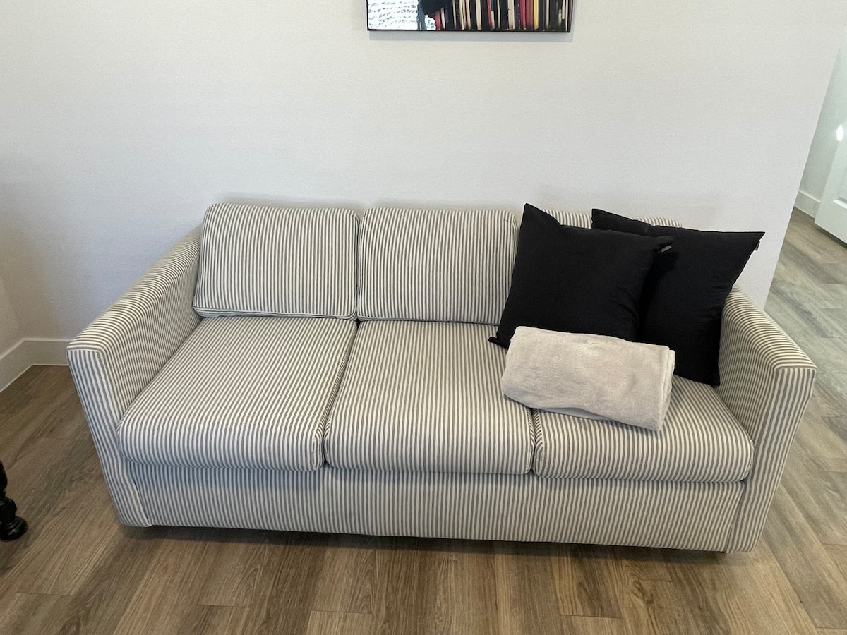 83 2 Brand new to Airbnb, New Construction/DT LV