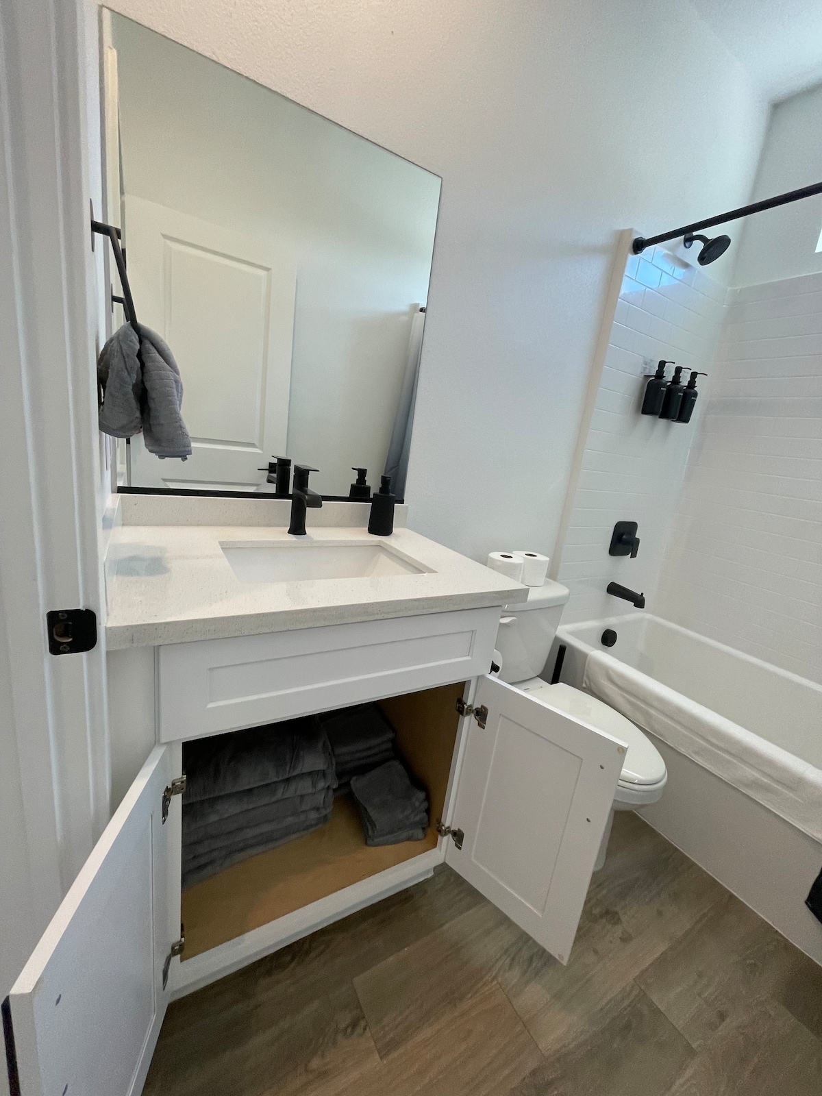 83 2 Brand new to Airbnb, New Construction/DT LV