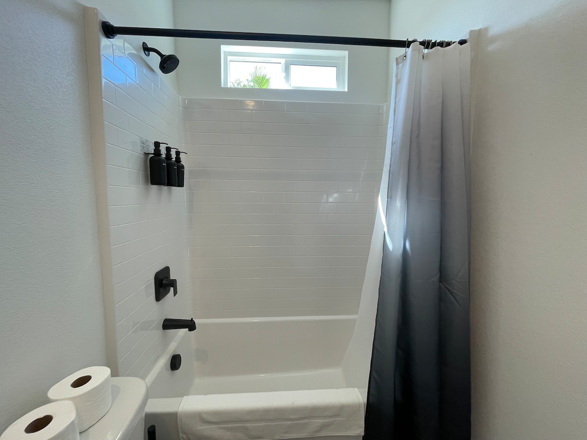 83 2 Brand new to Airbnb, New Construction/DT LV
