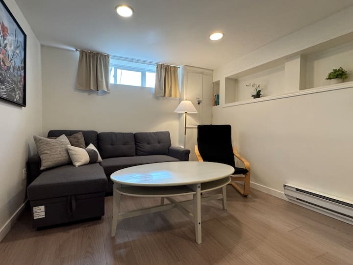 Private & Cozy 2 Br Suite With Parking - Coquitlam