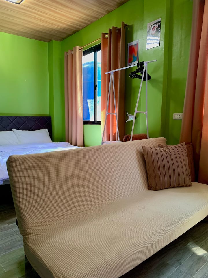 Snuggle Suite - Compostela
