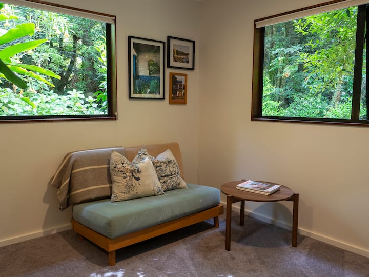 Kereru Hideaway | Peaceful Bush Studio Near Town - New Plymouth