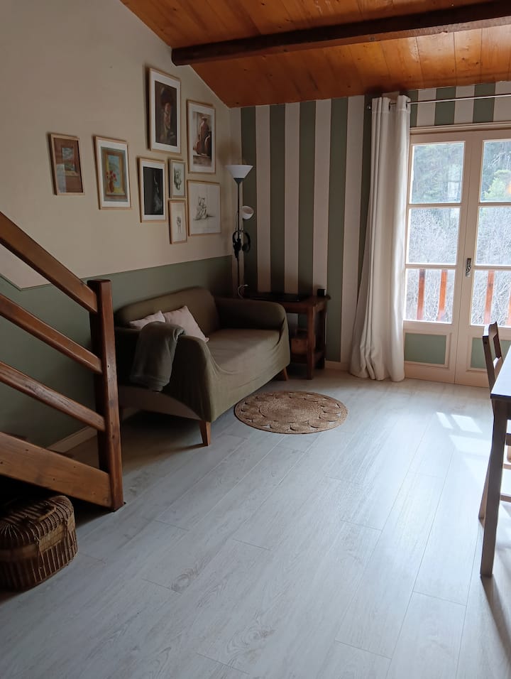 Appartement Cosy, Au Village De Vergons - 고흐쥬 듀 베흐동