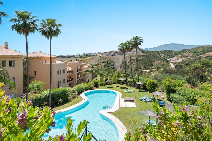Sea View Penthouse With 2 Pools & Beach Nearby - Estepona