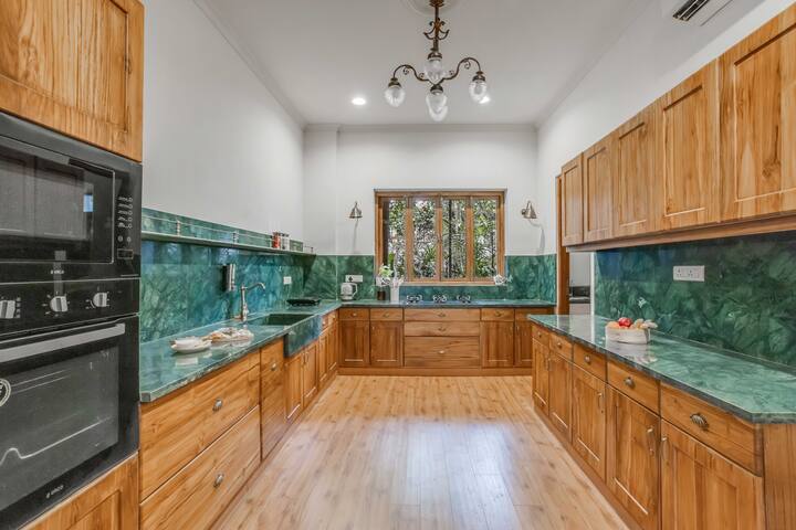 Full kitchen image 1