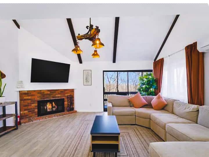 Modern Poconos Townhome In Camelback! - Tannersville