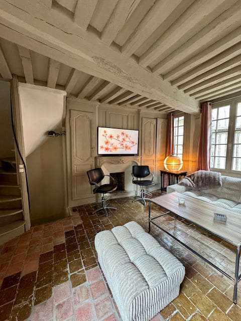 Top performing Airbnb: Suite 26 - Traditional house in the heart of Honfleur in Honfleur