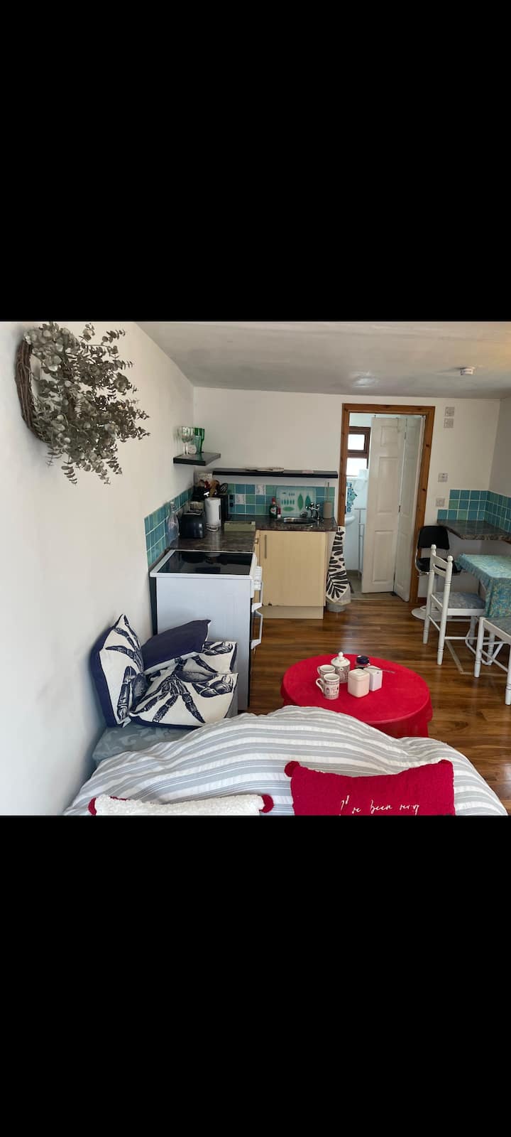Bijou Little Nook
Book Special Easter Price - Porthleven
